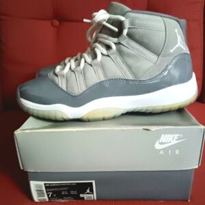 Air Jordan 11 Cool Grey.